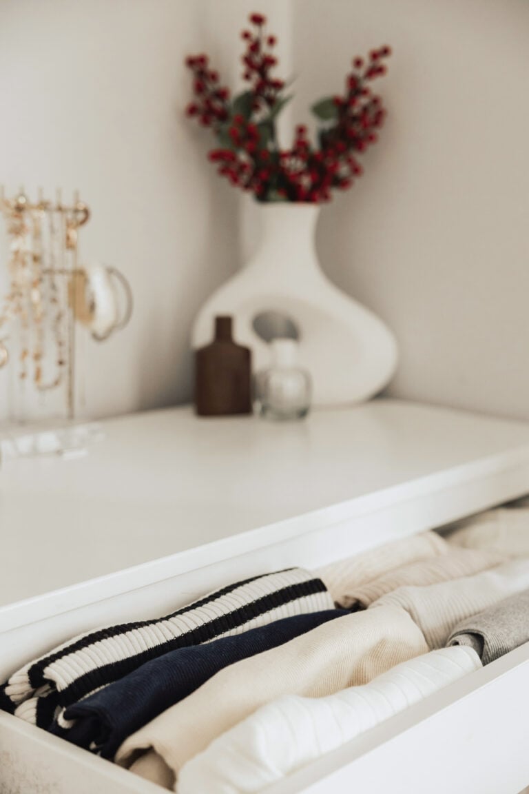 The Minimalist Wardrobe Checklist for Women
