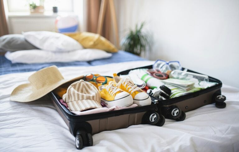 How to Build a Travel Capsule Wardrobe With the 54321 Packing Method